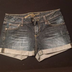 Dark wash denim shorts SIZE: 5